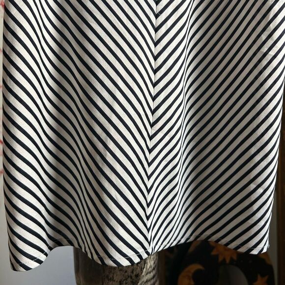 Ann Taylor Black and White Striped Blouse w Blue Accents M - Picture 6 of 16